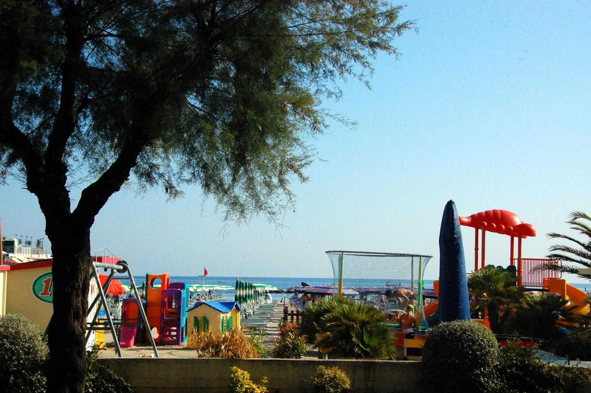 Hotel Nobel Gabicce Mare Esterno foto