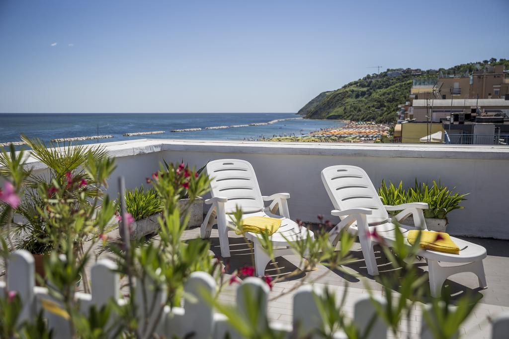 Hotel Nobel Gabicce Mare Esterno foto