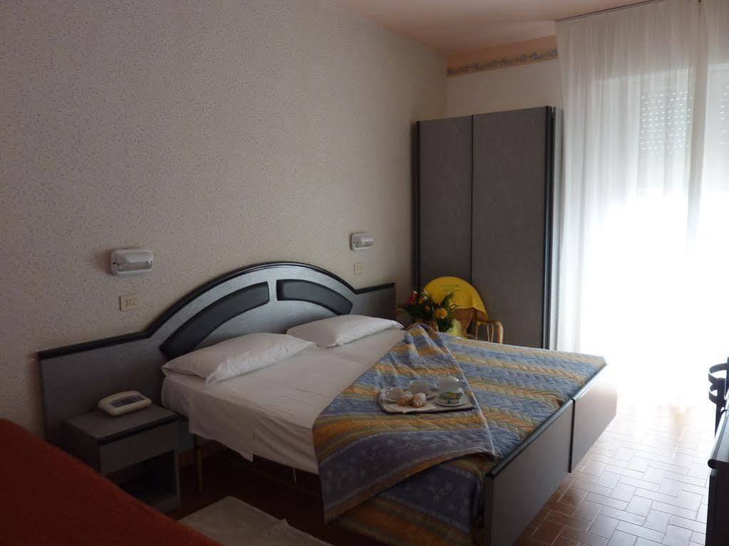 Hotel Nobel Gabicce Mare Esterno foto