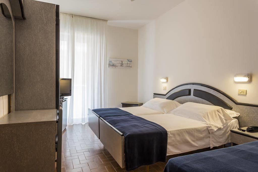 Hotel Nobel Gabicce Mare Esterno foto